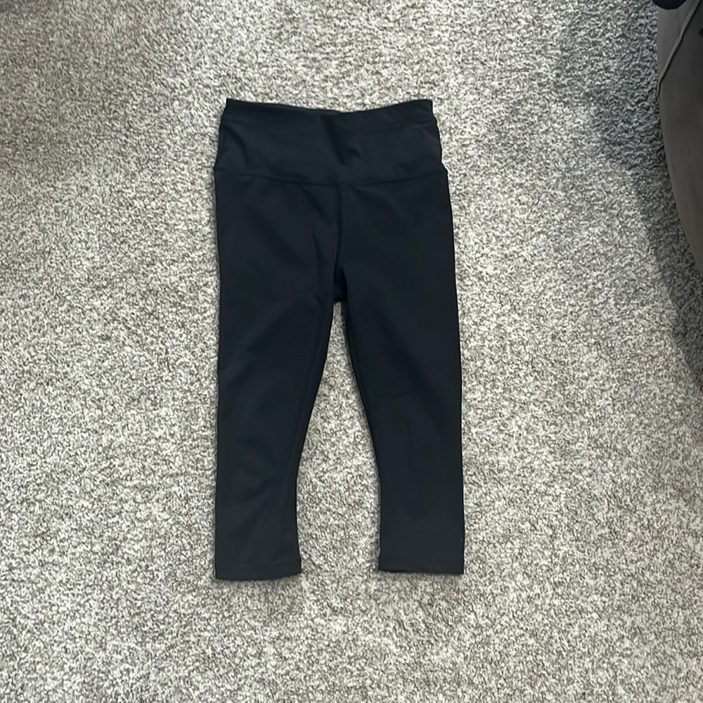 Black Athleta cropped leggings